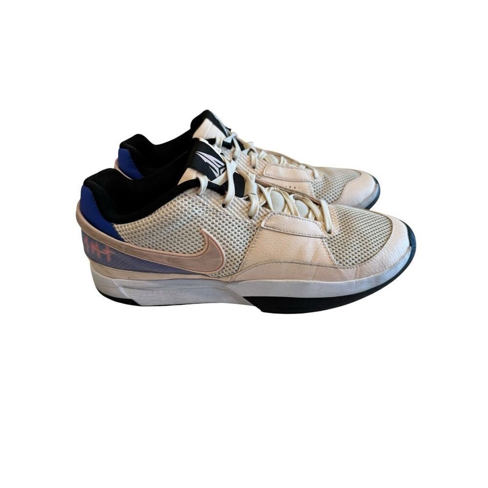 Nike Kyrie Flytrap Basketball Shoes Men’s 11 | Beige Blue Pink Sneakers